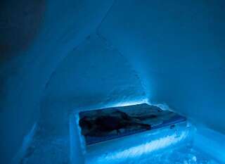 Отель Arctic SnowHotel & Glass Igloos Синетта Трехместный номер SnowHotel-3